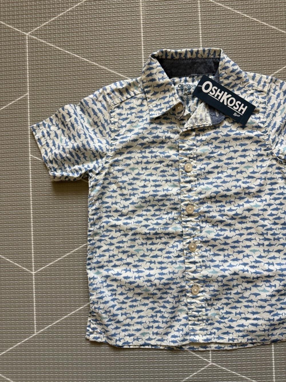 OshKosh B'gosh|White and Blue DitsyShark-Print Button-Down Shirt with collar•NWT - Picture 4 of 10